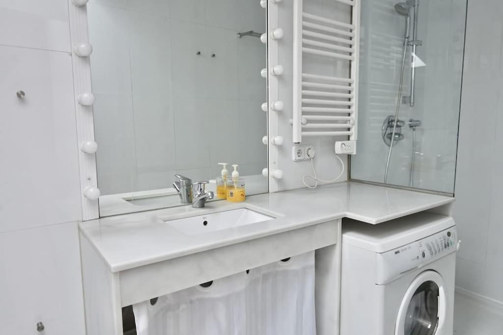 For You Rentals Apartamento Temporal Con Encanto A Pocos Metros Del Sol Myr13 مدريد المظهر الخارجي الصورة